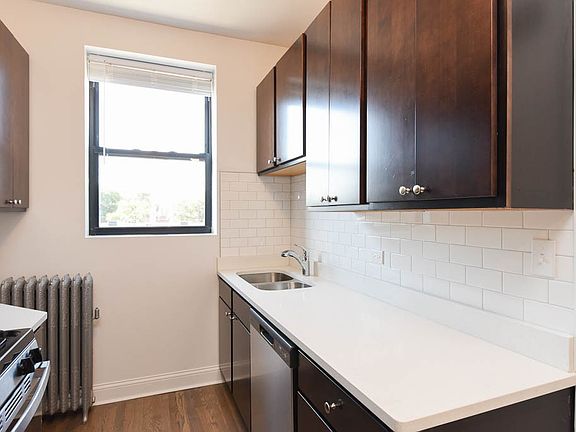 4th image of 2418 N Sawyer Ave #W3