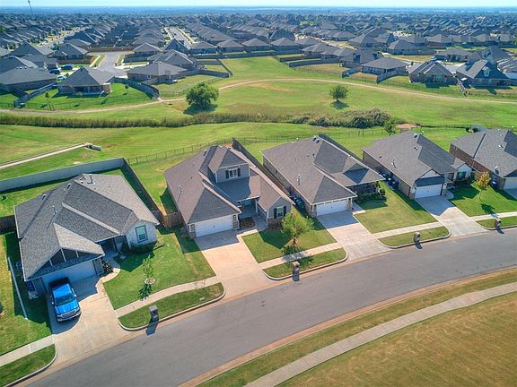 3rd image of 18513 Melogold Dr