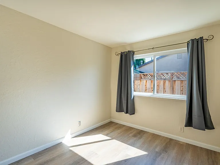 1525 Jasmine Way — Photo 17