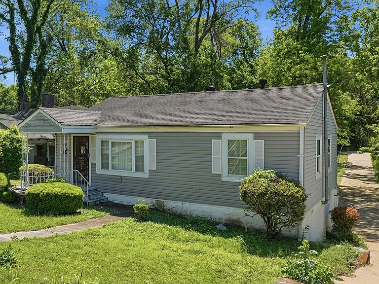 517 11th Ct W — Photo 1