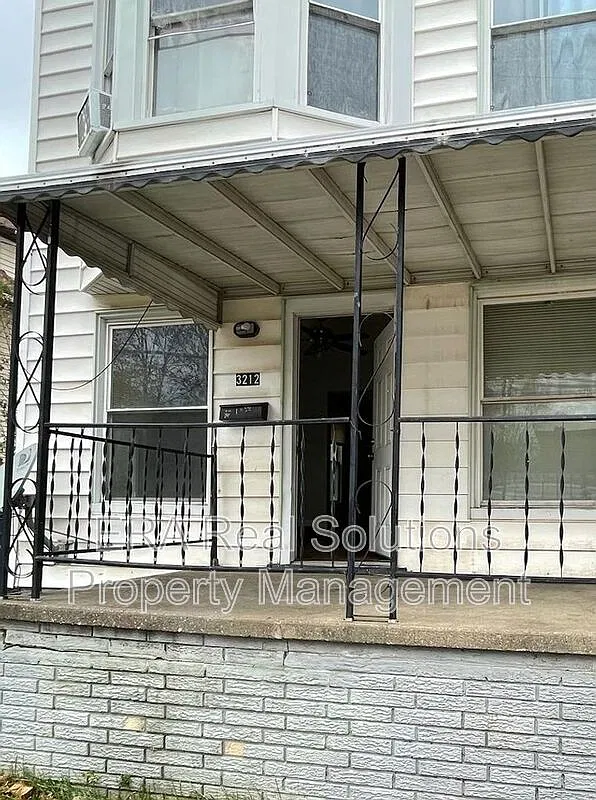 2 bed, 1.0 bath, $875 — Photo 2