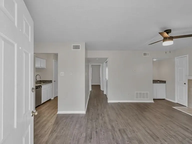 3853 Chimney Creek Dr — Photo 3