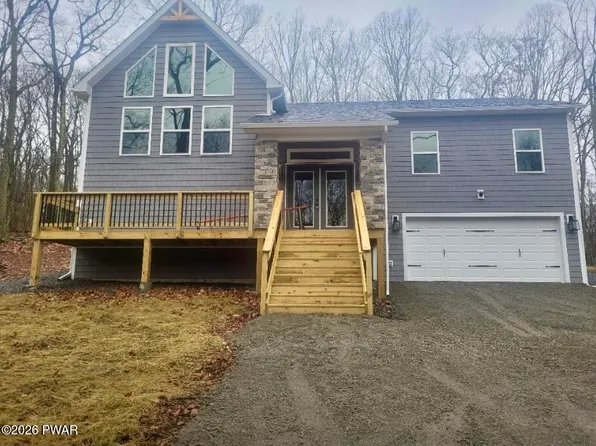 215 Cottonwood Dr, Hawley, PA 18428