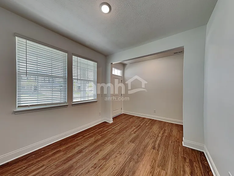 1037 Castor Dr — Photo 8