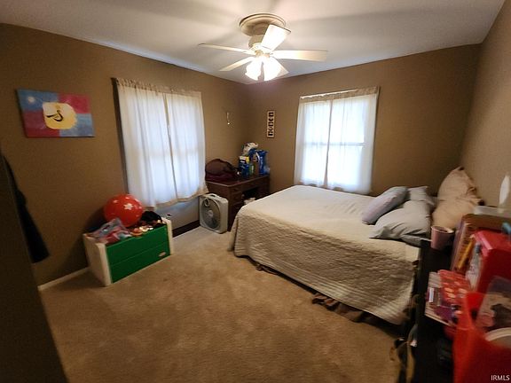 5th image of 317 S Hillcrest Dr