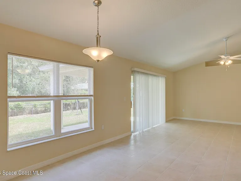 743 Breakwater Ter — Photo 14