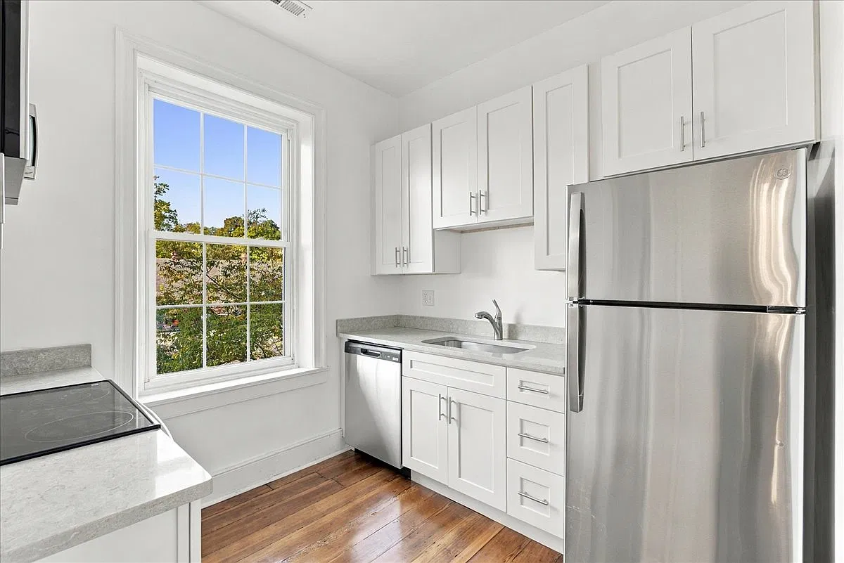 1 bed, 700 sqft, $1,595 — Photo 2