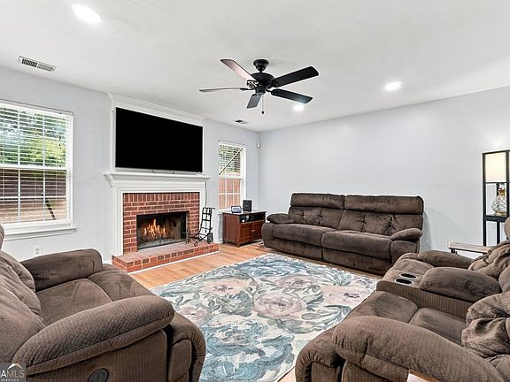 5th image of 4347 Sentinel Pl NW