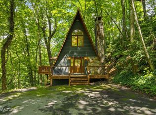 1215 N Baden Dr, Gatlinburg, TN 37738