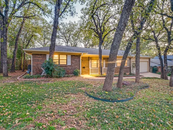 625 Circleview Dr S, Hurst, TX 76054