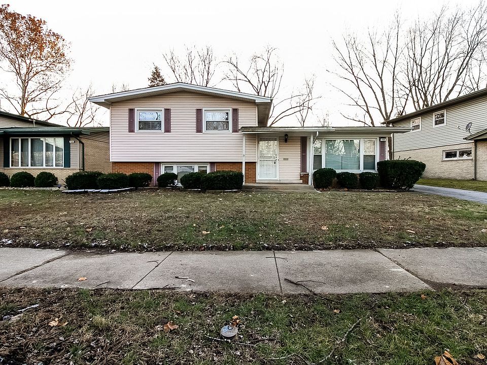 1st image of 738 W Strieff Ln