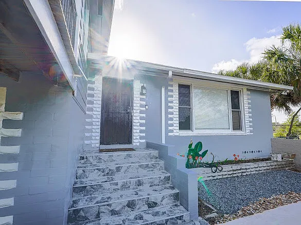 1208 N Halifax Ave - 1 — Photo 4