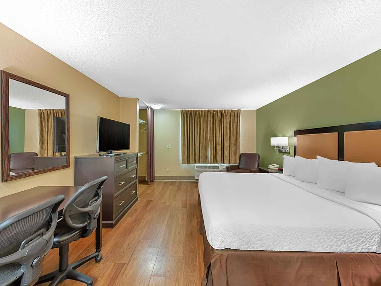 Studio Suite - 1 Queen Bed