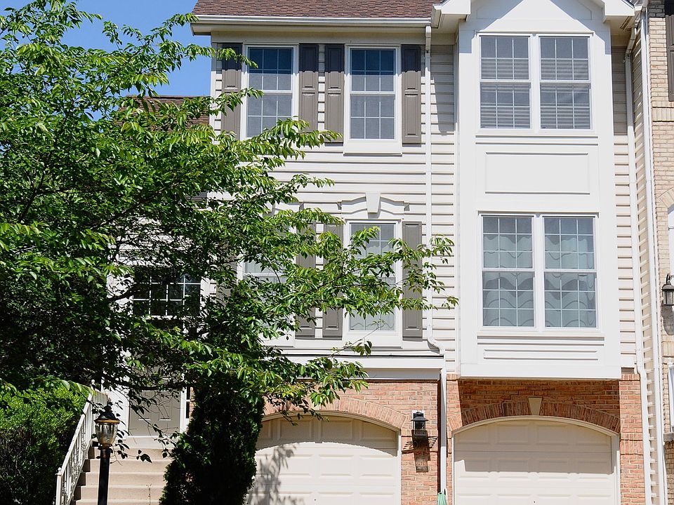 END UNIT 2 CAR GARAGE