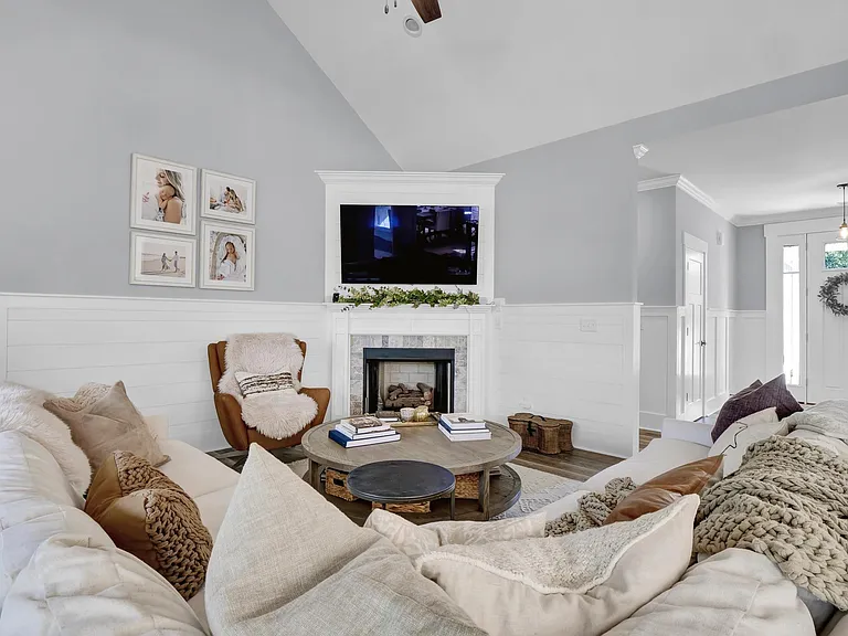 651 Crown Pointe Dr — Photo 10