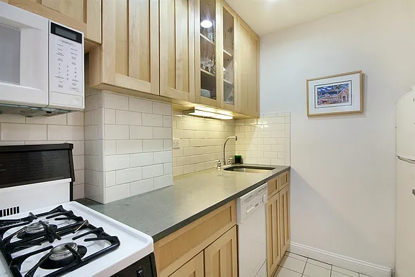 Sold by Corcoran | media 19