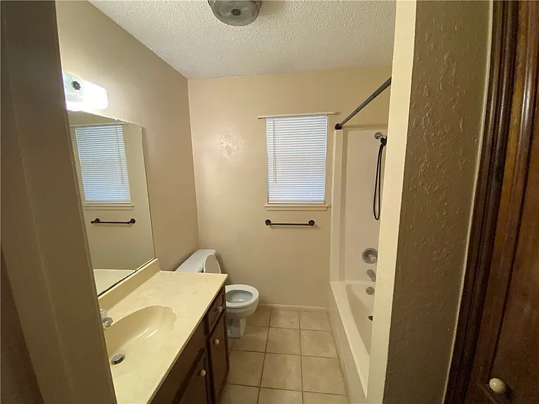 2317 Vialoux Dr — Photo 18