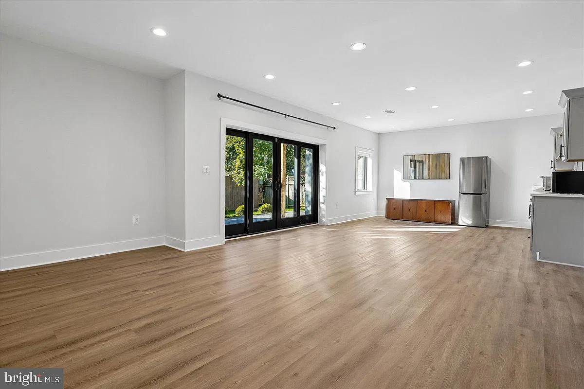 1 bed, 1.0 bath, 1162 sqft, $2,500 — Photo 2