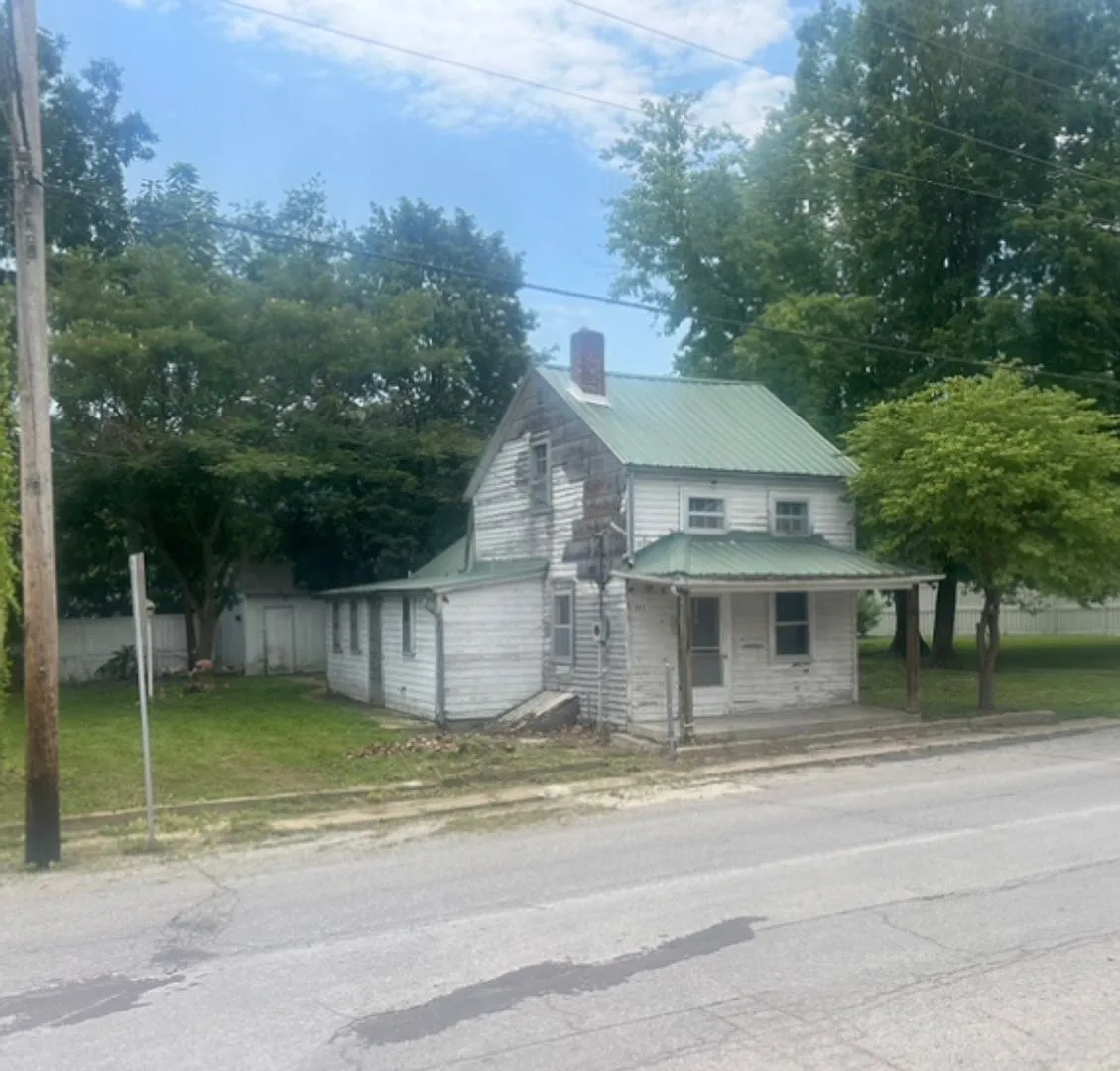 Historic Downtown! $390 Month / $900 Down — Photo 2
