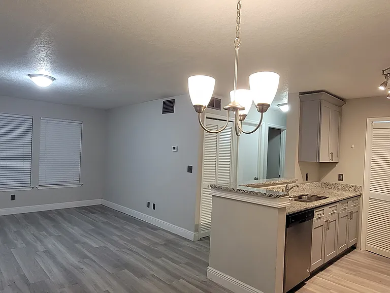 6148 Westgate Dr #103 — Photo 7