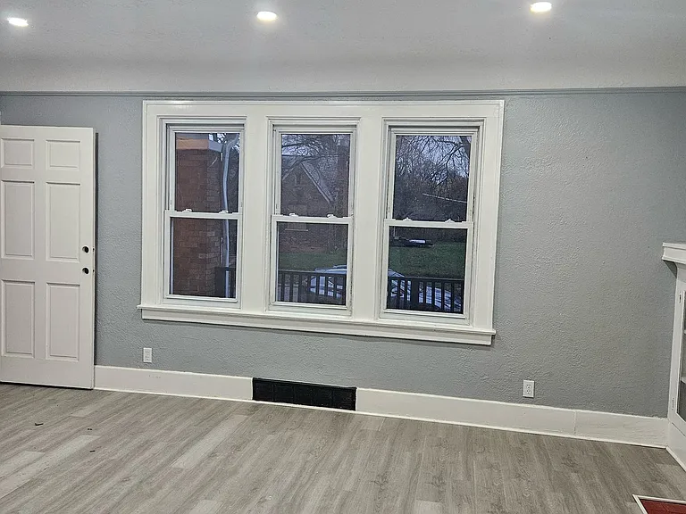 5211 Lakeview St — Photo 5