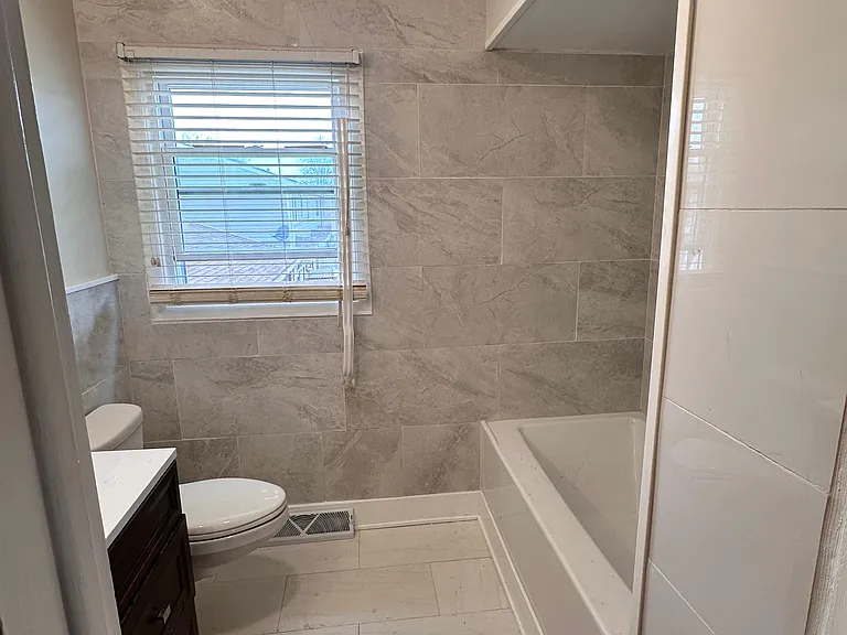 501 Washington Sq — Photo 3