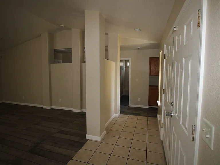5325 N Rosalia Ave — Photo 3