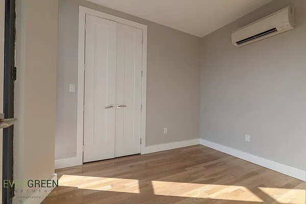 Rented by Evergreen Apartments BK | media 30