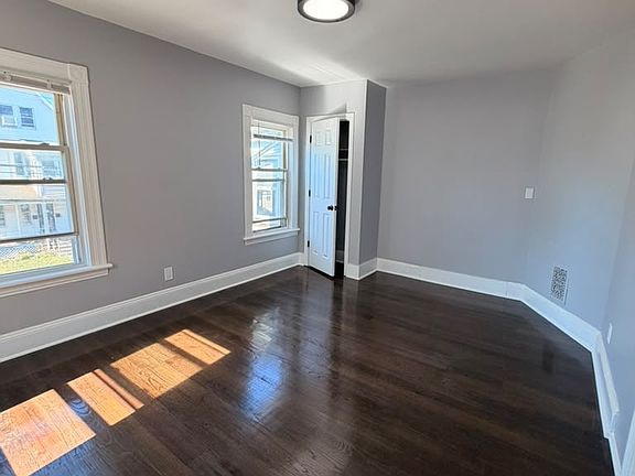 3rd image of 162 Orchard St #2A