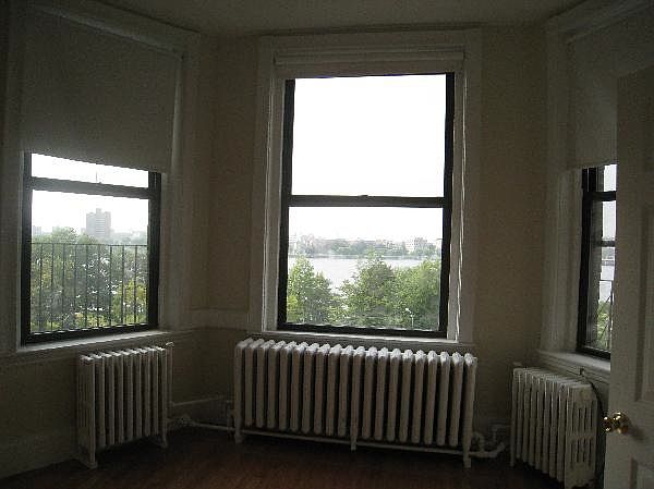 2nd image of 39 Bay State Rd APT 03R