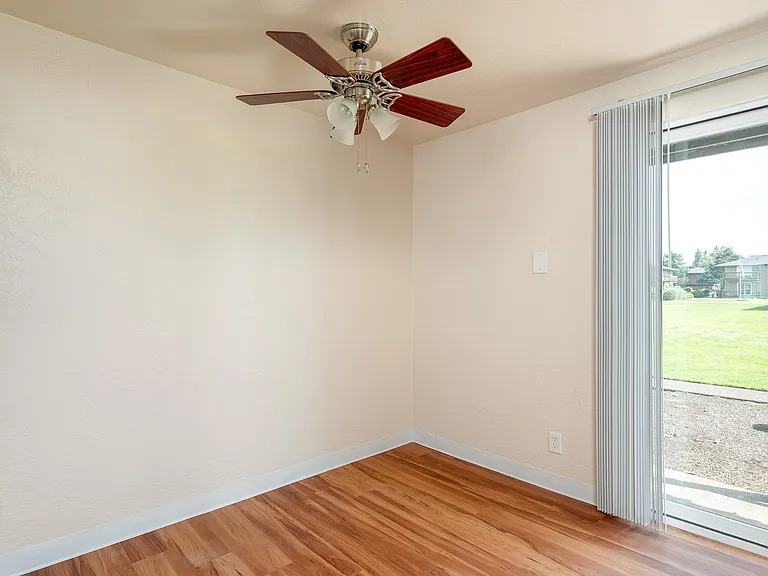Pacific Village | Dining Room