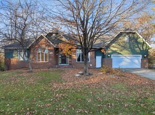 13605 Duluth Dr, Apple Valley, MN 55124