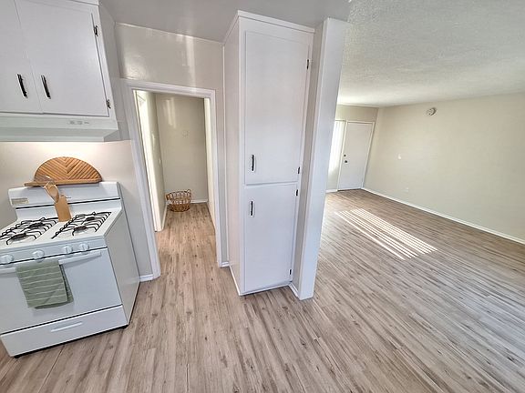 4th image of 6845 Hazeltine Ave APT 18