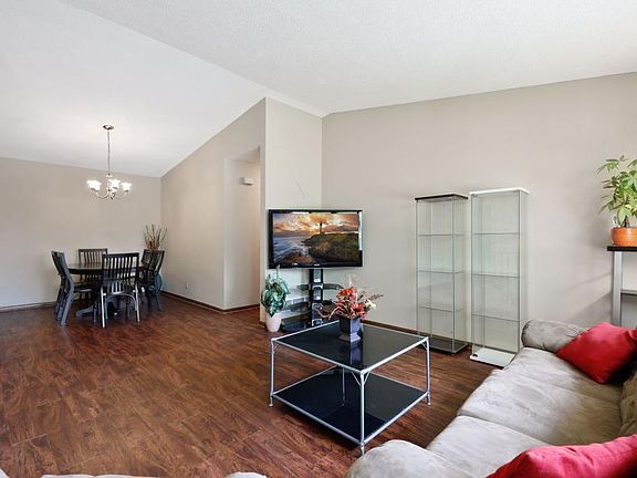5th image of 1037 Regency Dr