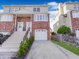 80 Willowwood Ln, Staten Island, NY 10308