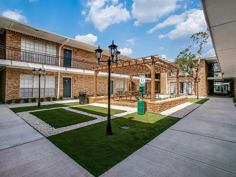Bellaire Oaks Apartments — Photo 38