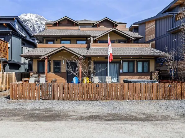 1406 SW 2nd Ave #1, Canmore, AB T1W 1M9