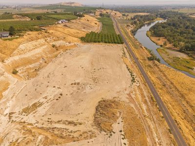 415 Emerald Rd, Granger, WA, 98932