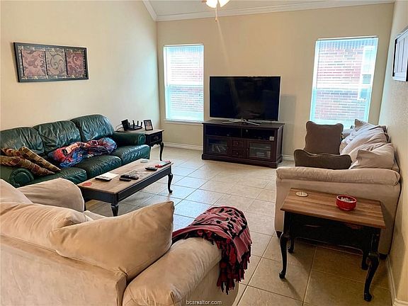2nd image of 2513 Leyla Ln