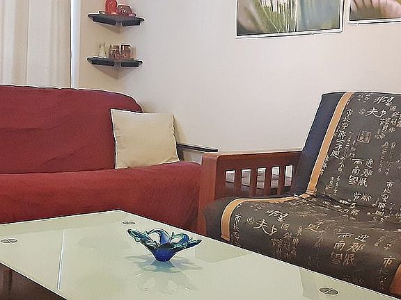 Futon closes as sofa