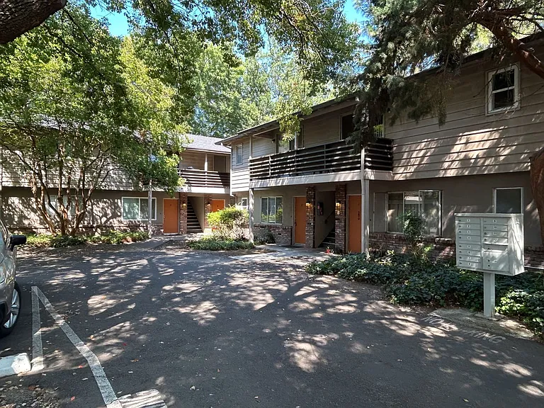 1748 Neal Dow Ave — Photo 7