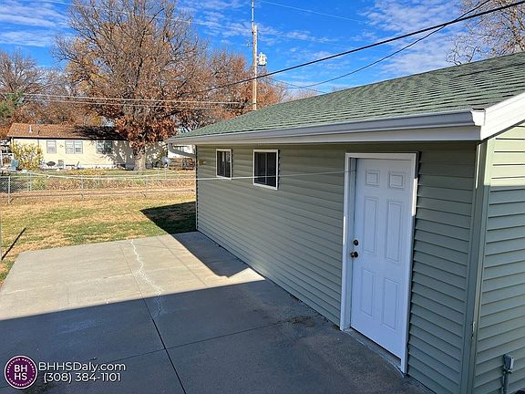 4th image of 216 E 19th St