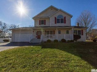 12 Rome St, East Patchogue, NY 11772