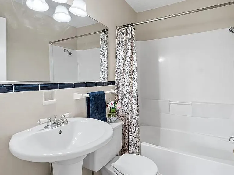 1700 Roslyn Dr #22C — Photo 8