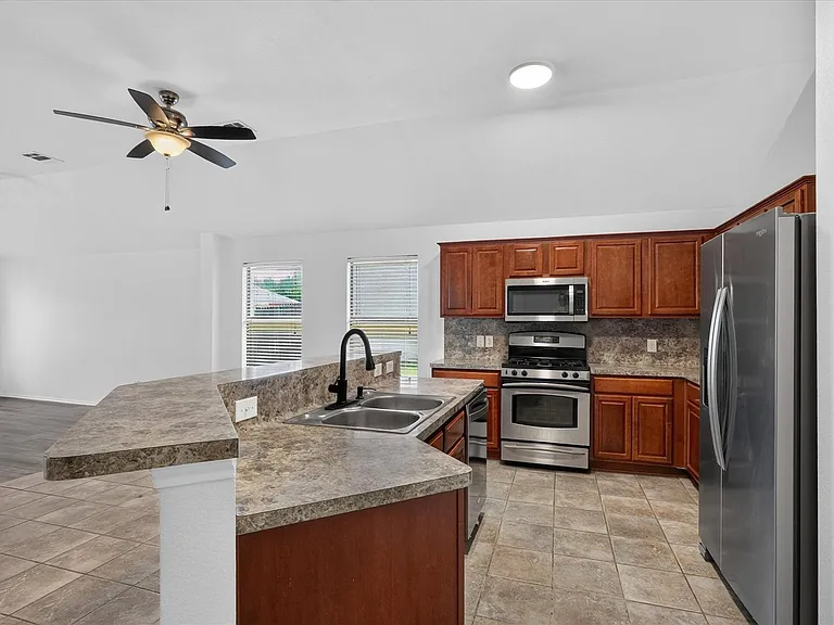 9324 Warren Dr — Photo 6