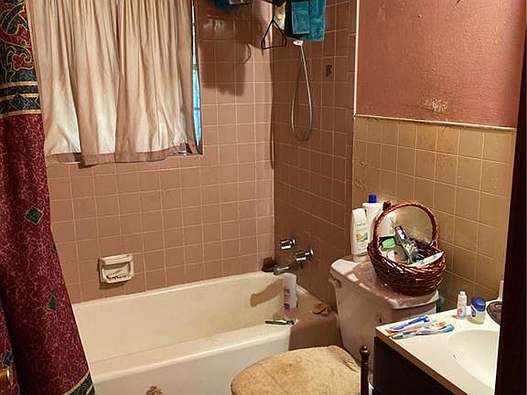 5th image of 228 Evangeline Ln