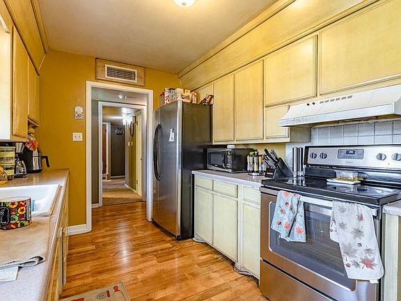 3rd image of 2510 Cambridge St