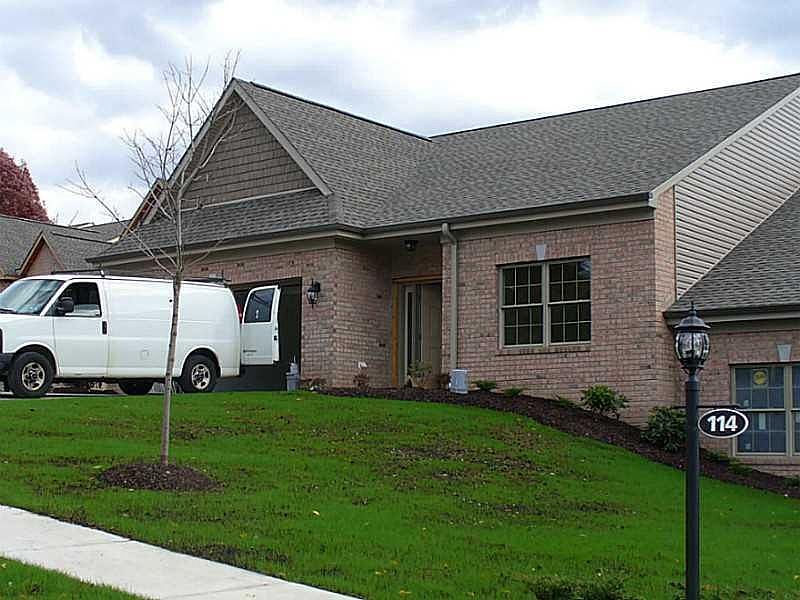 2nd image of 114 Lenox Dr #114
