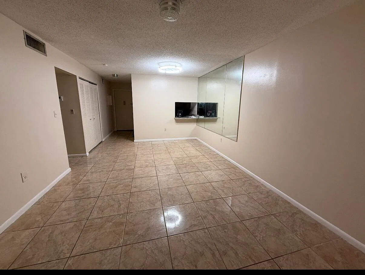 2 bed, 1.0 bath, 728 sqft, $1,900 — Photo 4