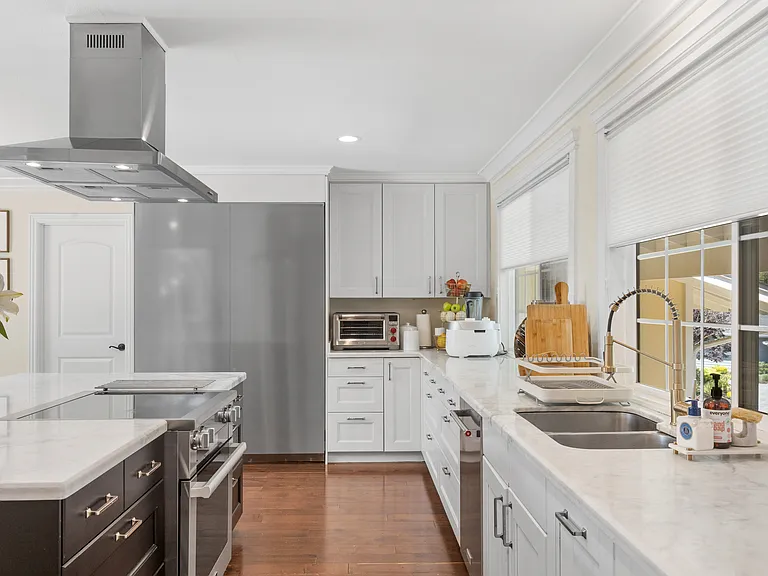 977 Continental Dr — Photo 23